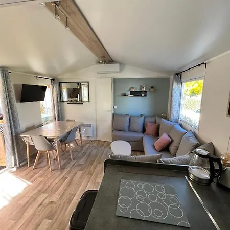 Locations Mobilhome Moderne 6/8 Personnes Dans Camping 4* * Fréjus
