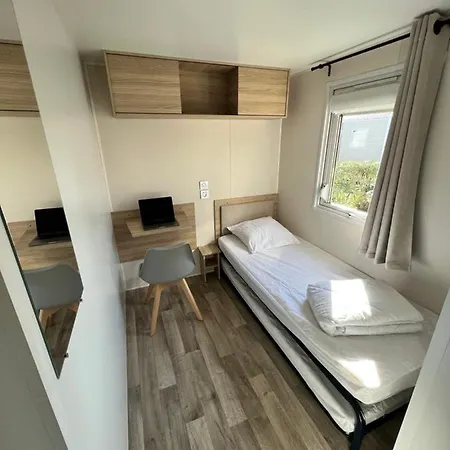 Campingplatz Locations Mobilhome Moderne 6/8 Personnes Dans Camping 4* Fréjus