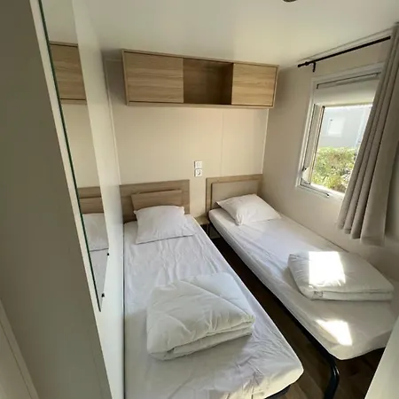 Campingplatz Locations Mobilhome Moderne 6/8 Personnes Dans Camping 4* *